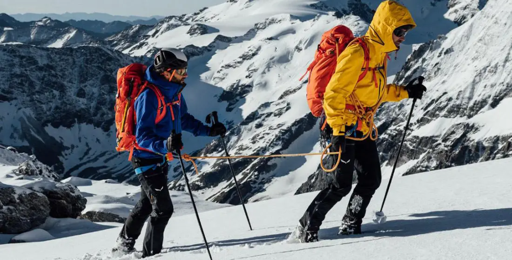 Список снаряжения для похода в горы летом и зимой